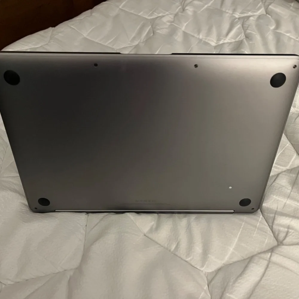 MacBook Pro - Picture 2 of 5